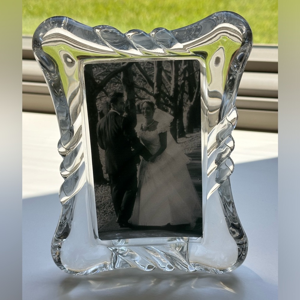 Mikasa 3 x 5 glass picture frame